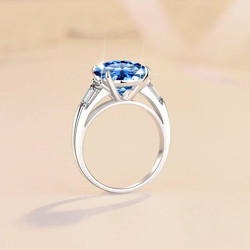 Side profile showing round brilliant cut and light return